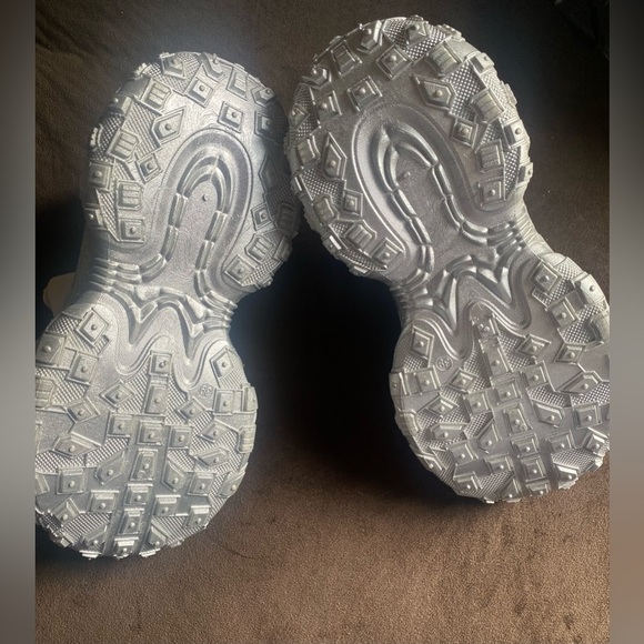 Safiya Shoes - Picture 8 of 8